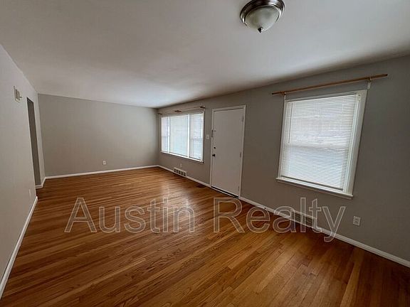 4th image of 10117 Niblic Dr