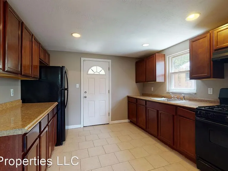 149 Parkwood Rd — Photo 6