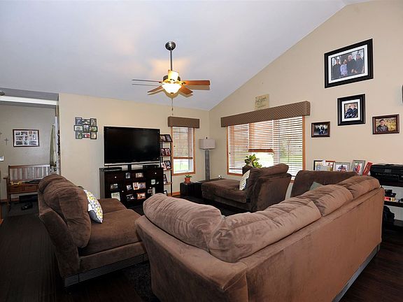 3rd image of 484 Dahl Dr