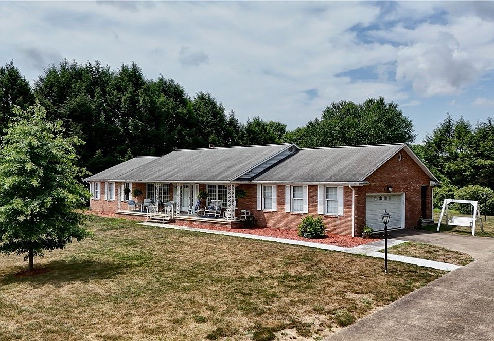 1st image of 988 College Dr SE