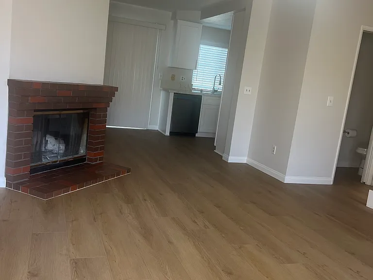 1465 E Lexington Ave #15B — Photo 4