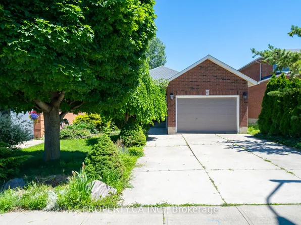 67 Massena Dr, Hamilton, ON L9B 2J3
