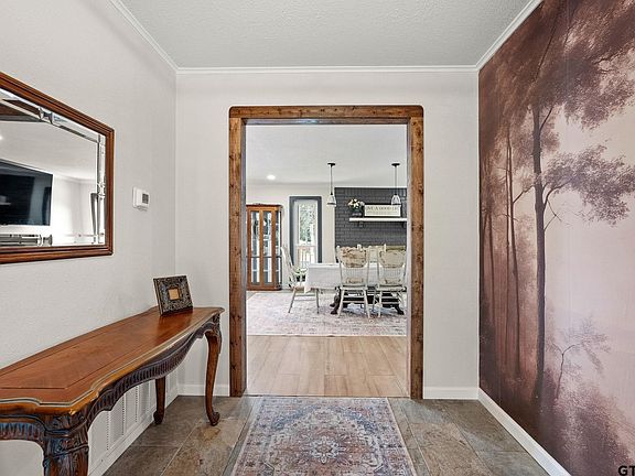 3rd image of 310 Windridge Rd