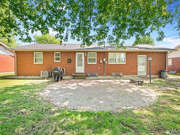 3rd image of 3233 Princeton Dr