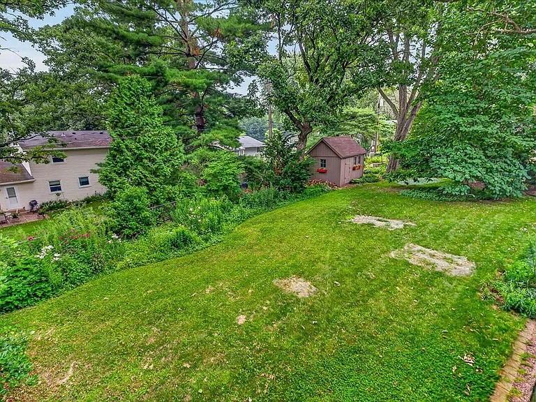 18 Cathy Ct — Photo 51