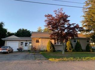 24 Evergreen Ave, Tiverton, RI 02878