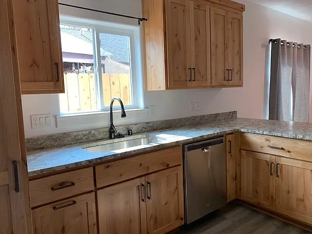 2 bed, 748 sqft, $1,750 — Photo 3