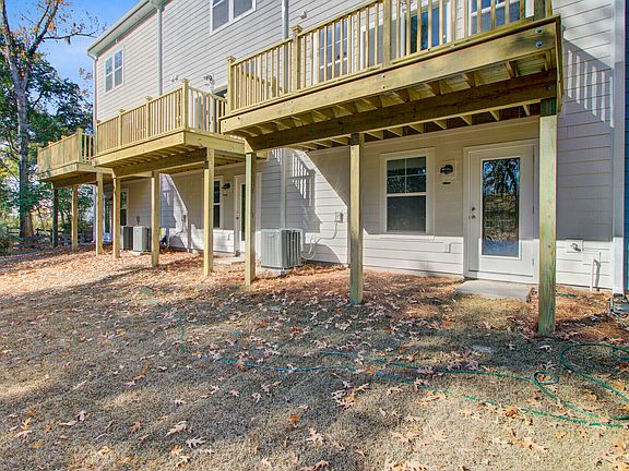 3rd image of 447 Caledon Ct