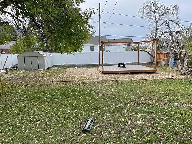 1368 Davis Ave — Photo 10