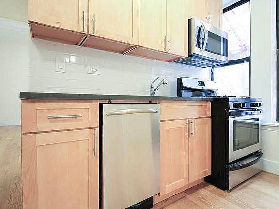 4th image of 121 Putnam Ave #2G