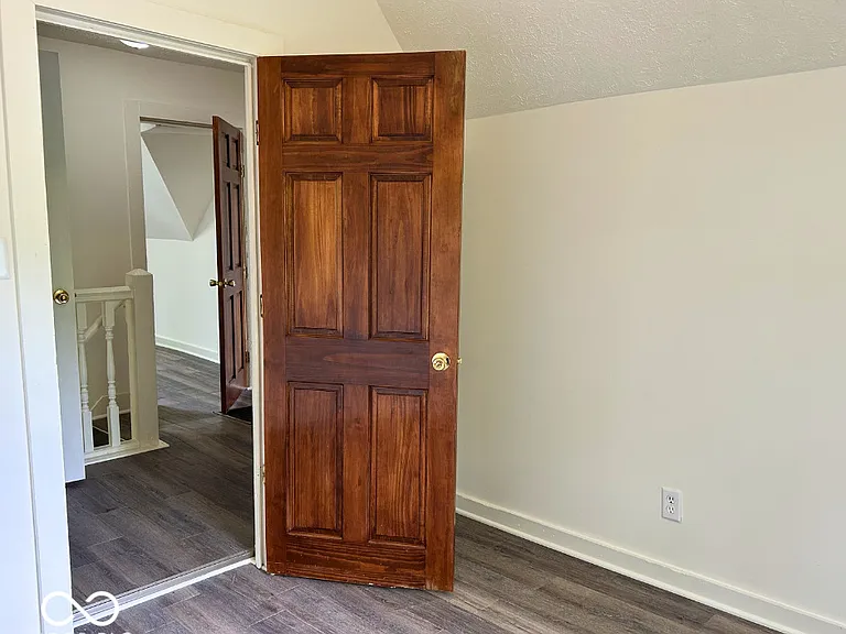 814 Powell St — Photo 29