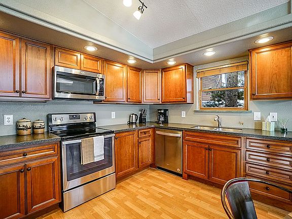 5th image of 425 Lake Kove Dr #8