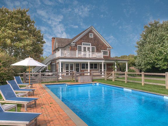 3rd image of 12 Osborne Farm Ln