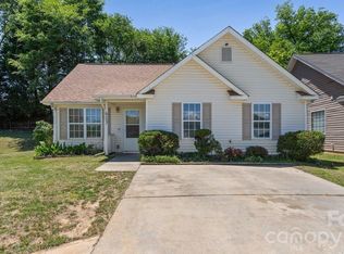 613 Hoskins Ridge Ln, Charlotte, NC 28216