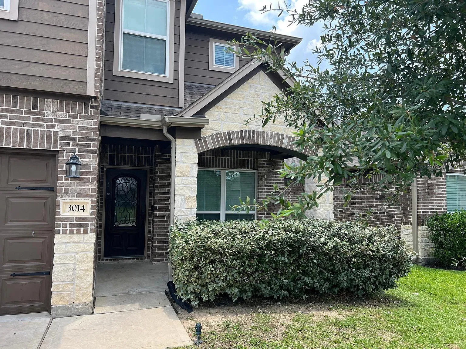 3 bed, 2.5 bath, 2224 sqft, $2,000 — Photo 4