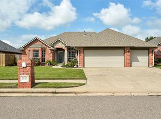 3809 Scissortail Dr, Yukon, OK 73099