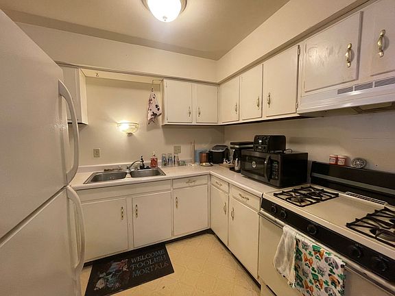 5th image of 127 S Platten St #209