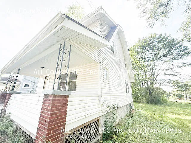Spacious and inviting, this 3bedroom, 1.5bath home offers comfort and convenience! — Photo 3