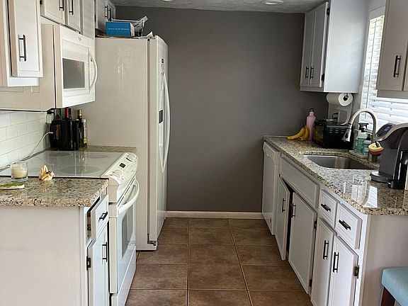 4th image of 7023 Cedarhurst Dr APT 2