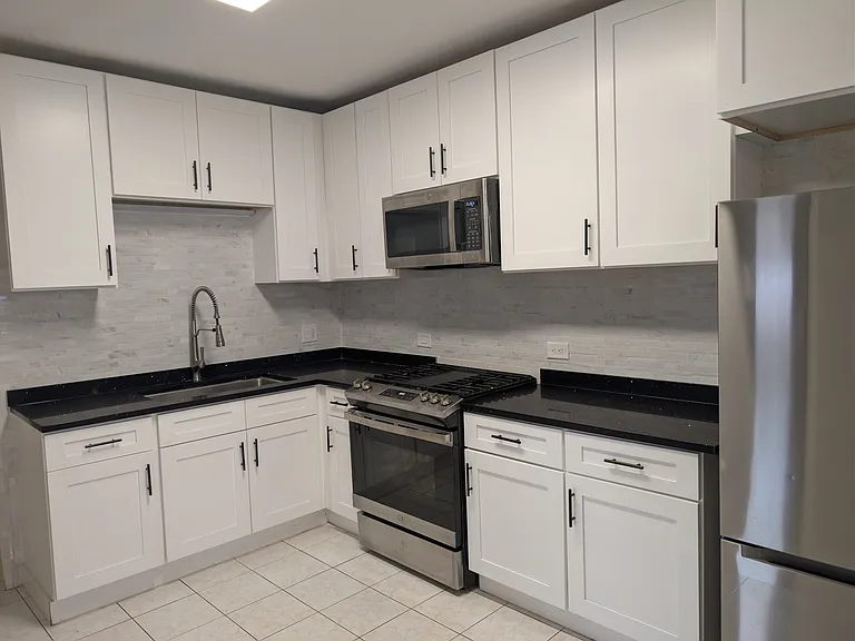 7041 W Addison St #2R — Photo 15