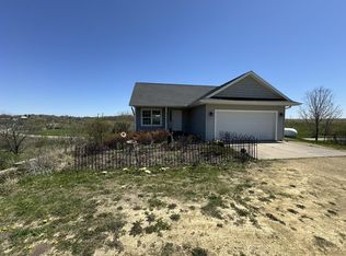 16896 Pond View Ln, Mineral Point, WI 53565