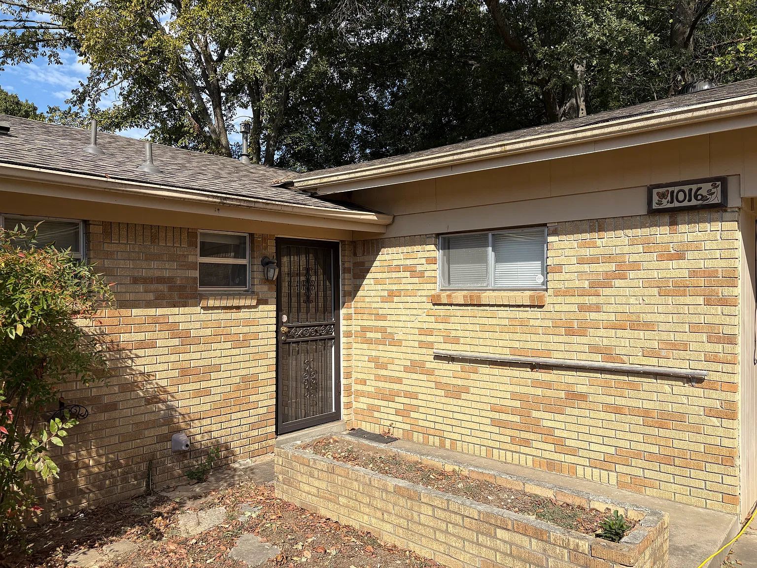 3 bed, 1.5 bath, 1460 sqft, $1,475 — Photo 2