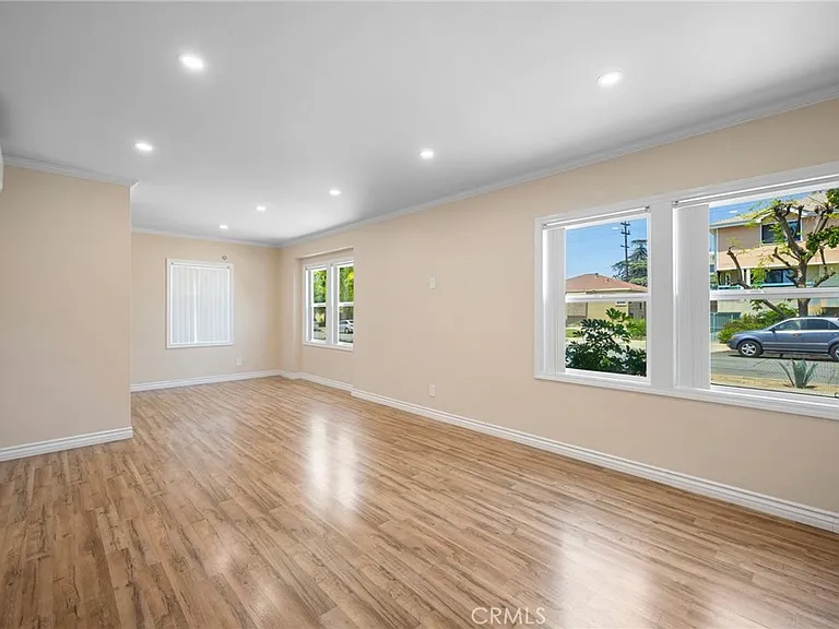 528 Ivy St — Photo 4