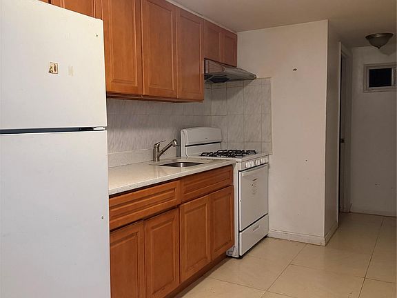 5th image of 10475 48th Avenue