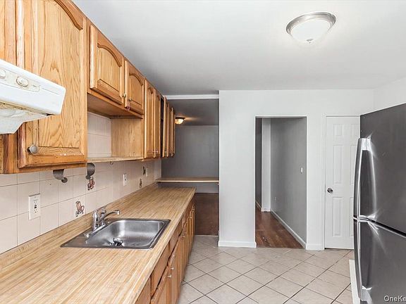 4th image of 10 E Mineola Ave APT 1
