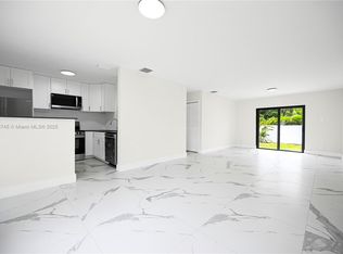 100 SW 7th St #12, Hallandale Beach, FL 33009