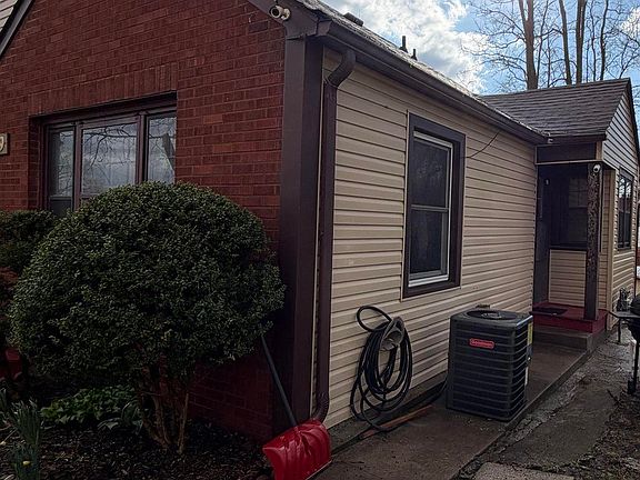 3rd image of 419 N Birch St