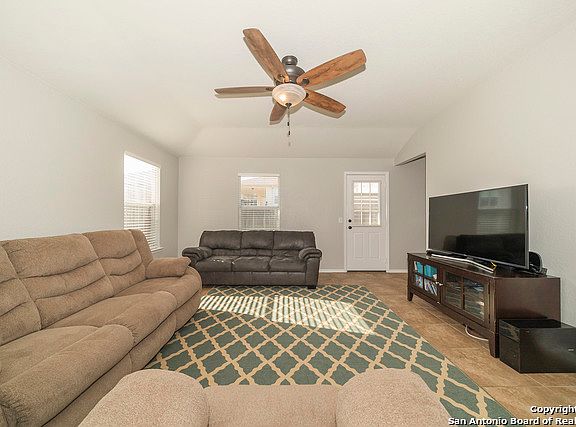 4th image of 5504 Columbia Dr