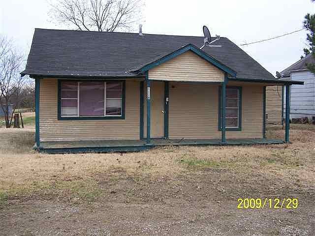 1st image of 930 W Mississippi St