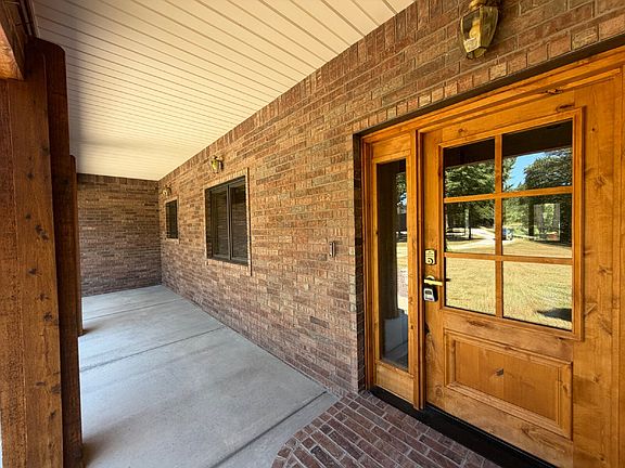 3rd image of 2130 Carlton Rd
