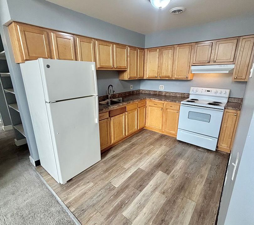 1st image of 681 Brown St APT 3