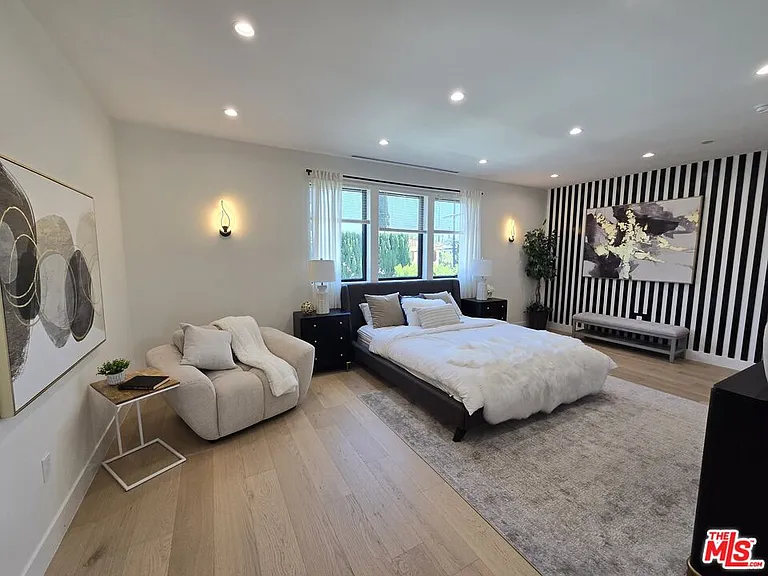 5012 Enfield Ave — Photo 30