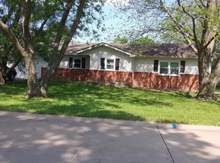 1512 N Walnut Rd E, Iola, KS 66749