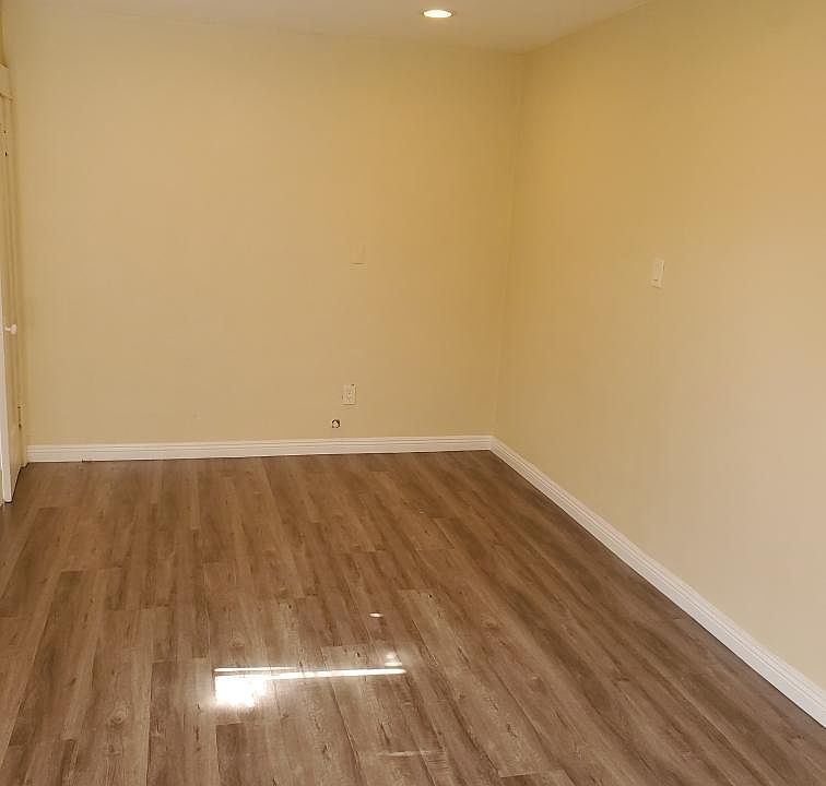 2nd image of 855 E 77th St #1/2