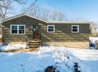 24 Rosewood Rd, Rocky Point, NY 11778