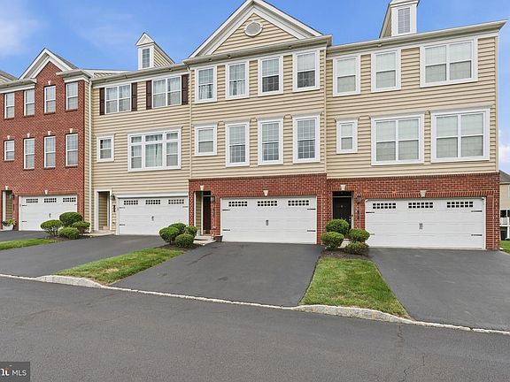 2nd image of 5 Wildflower Ct