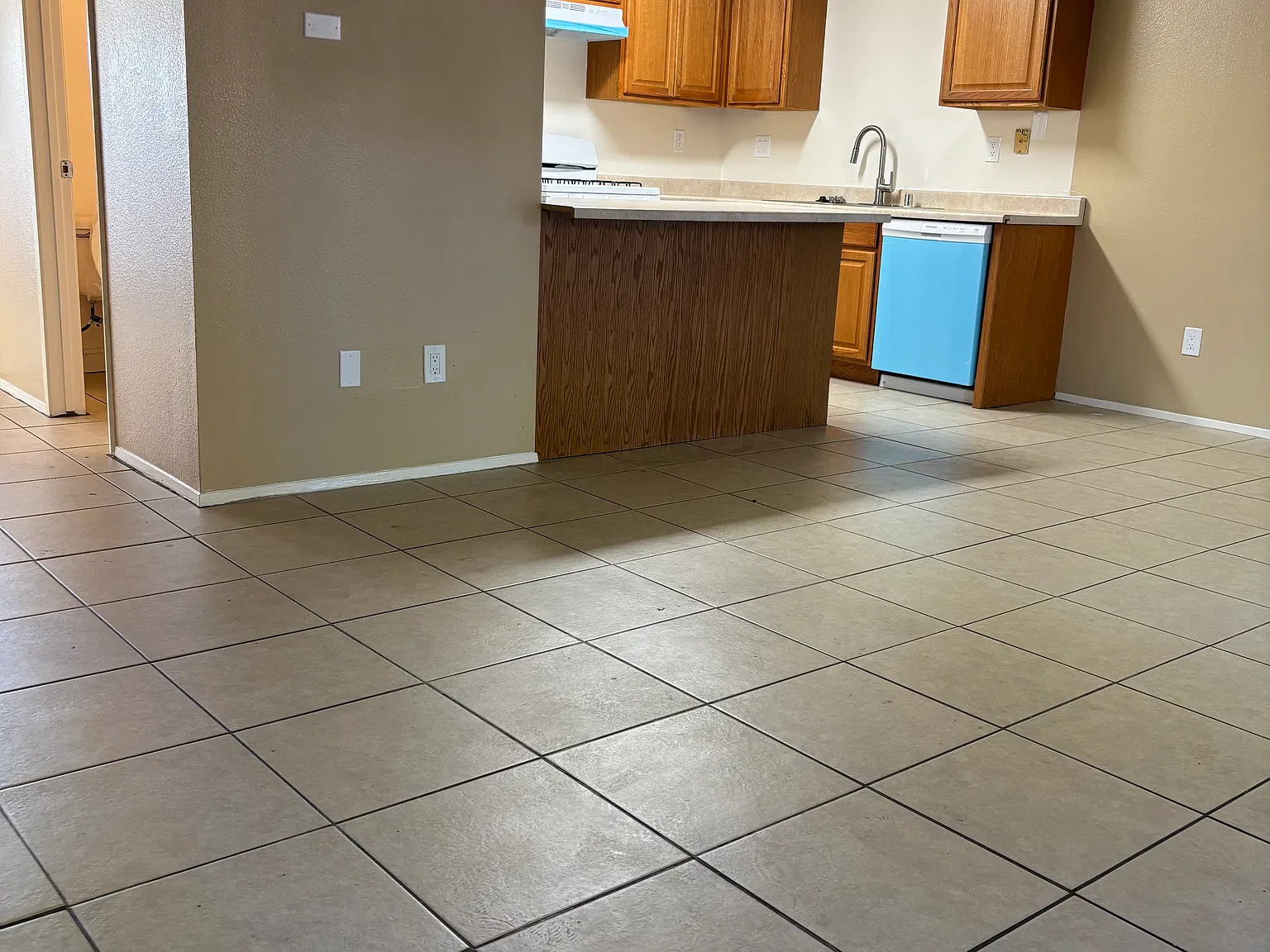 2 bed, 2.5 bath, 1200 sqft, $2,800 — Photo 3