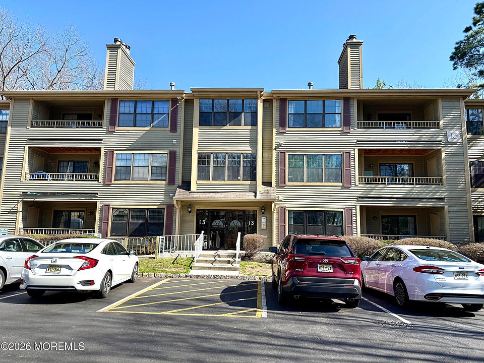 1st image of 1305 Stoneridge Circle #1305