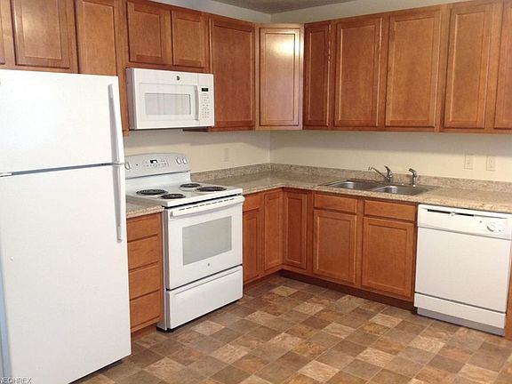 4th image of 165 Apple St