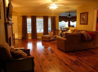10109 Chestnut Creek Way, Pearland, TX 77584
