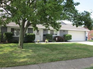 105 Meadow Dr, Berea, OH