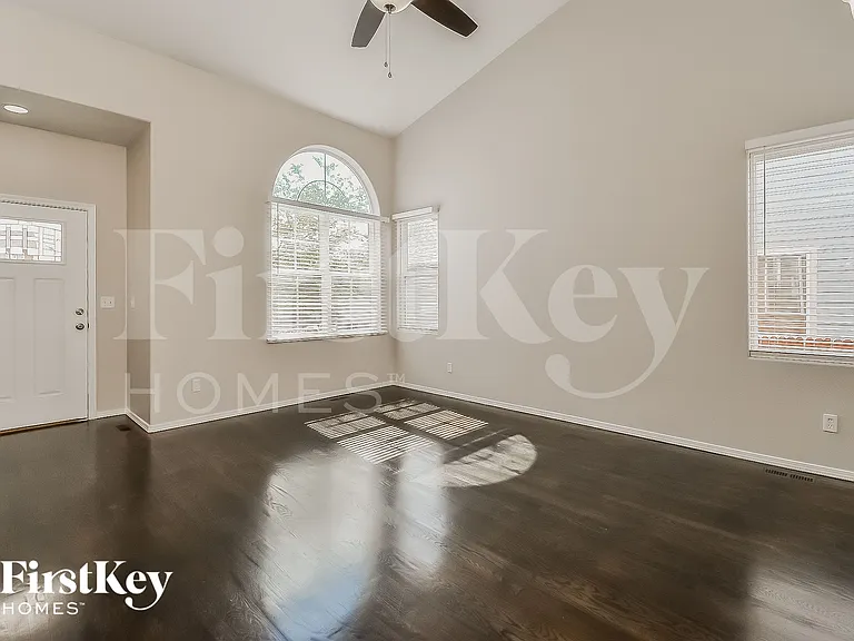 10116 Kings Canyon Dr — Photo 2