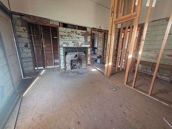 5th image of 526 Richardson St