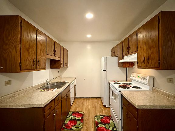 3rd image of 563 Parkview Ln