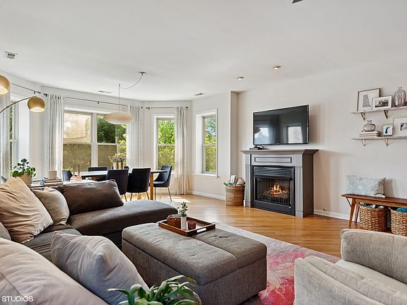 3rd image of 4252 N Mozart St APT 3N