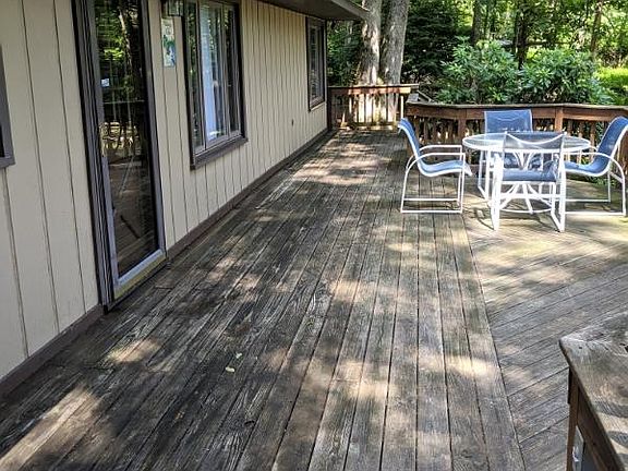 5th image of 107 Rose Ln